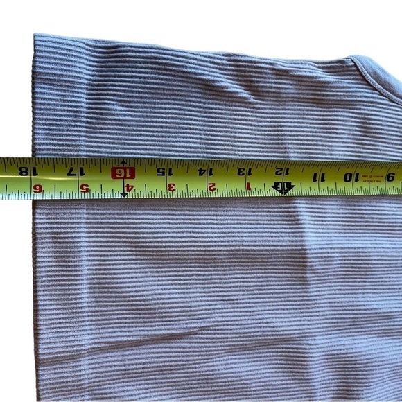 𝅺aritzia Bundle of 3 Crop Tops EUC - Picture 13 of 15